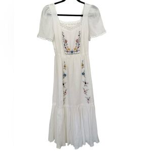 Just Me White Floral Lace Embroidered Short Sleeve Tiered Dress Small
